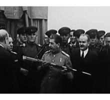Речи Сталина. Тегеранская конференция 1943 г., У.Черчилль вручает Сталину меч Георга VI