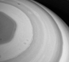 Космический аппарат Cassini сделал самый качественный на сегодняшний день снимок загадочного гексагона Сатурна