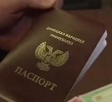 Иностранцы получают паспорта ДНР и ЛНР [ВИДЕО]