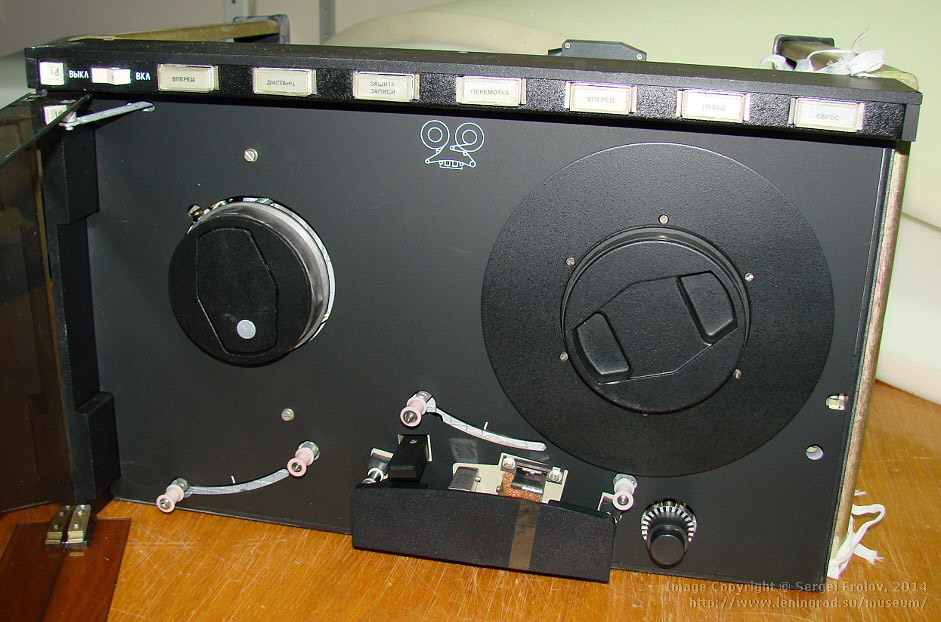 Советская флешка: СМ5300,01 — накопитель на магнитных дисках, 1983 год.