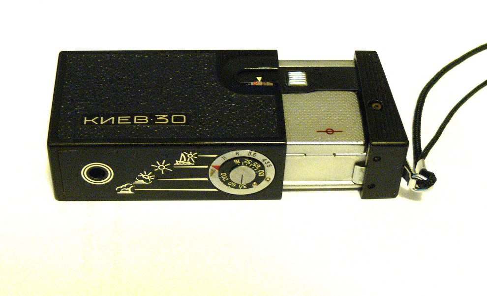 «КИЕВ 30» — карманная камера, которая помещалась в пачке сигарет, вполне можно использовать для шпионажа.