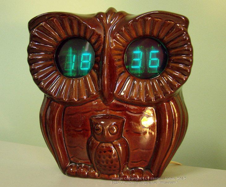 «Сова» — настенные электронные часы с будильником. 1987 год. Цена – 34 руб.