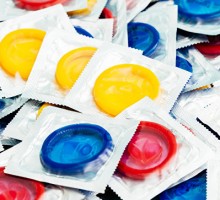 Академик РАН предложил снизить цены на презервативы для молодежи