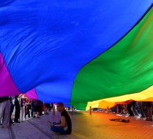 Австралия проголосовала за легализацию однополых браков