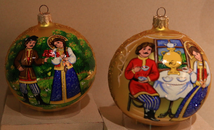 Выставка «Хрупкое чудо на новогодней ёлке: к 130-летнему юбилею клинского стеклодувного промысла»