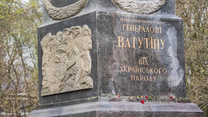 kiev-peredyishka-v-vojne-s-pamyatnikami-1