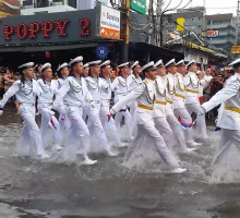 Офицеры ВМФ России на параде в Тайланде