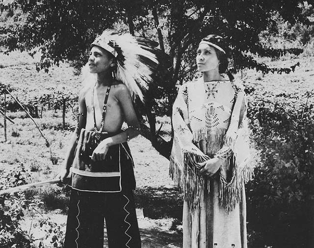 Юноши и девушки не разговаривали у многих индейцев.