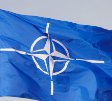 НАТО считает бомбёжки средством от гуманитарных катастроф