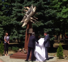 В Луганске открыли памятник погибшим в Донбассе журналистам