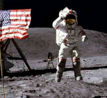 NASA не смогло объяснить, почему у них “отвалился кусок Луны” – Daily Express