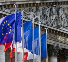 В парламенте Франции подняли вопрос о выходе страны из НАТО