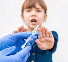 Новый законопроект о здоровье детей призван защитить вакцинаторов от родителей
