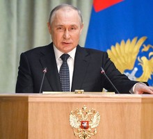 Мэр Екатеринбурга Ройзман возглавил «украинский» пикет и получил татарский торт