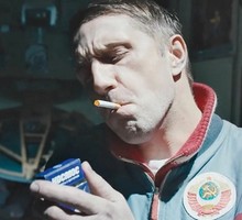 Зачем космонавты в кино курят на орбите?