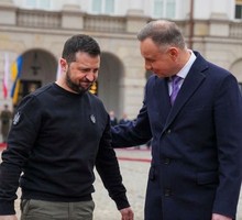 На католическую Пасху вместо яичка Зеленский подарил Польше Украину