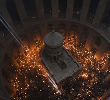 Греческий журналист избавил христианский мир от «чуда» благодатного огня