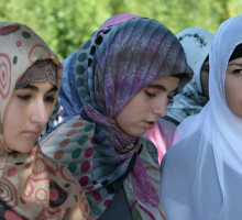 Президент Киргизии против ношения мусульманской одежды в школах