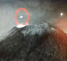Корабль пришельцев залетает в жерло вулкана Попокатепетль