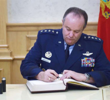Генерал Бридлав призвал лётчиков НАТО быть готовыми к отражению "воздушной угрозы" в небе над Прибалтикой