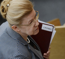 Детский омбудсмен не дала из-за бедности лишить мать родительских прав
