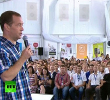 Медведев - учителям: Хотите зарабатывать? Идите в бизнес