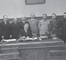 Просто отозвать подпись СССР под передачей Литве Клайпеды, Вильнюса и пр.