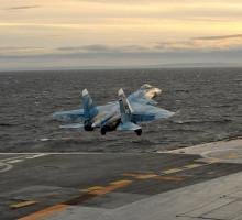 Авианосец "Адмирал Кузнецов" в субботу отправится в Средиземное море