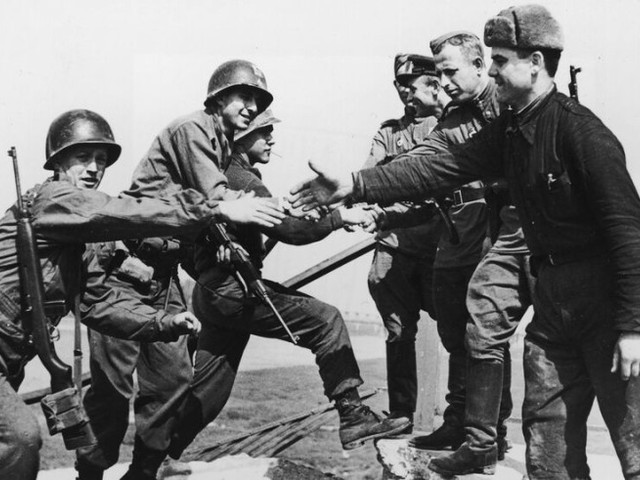 Рукопожатие над бездной Рукопожатие над бездной